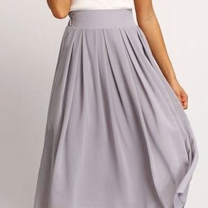 Mid- length float grey skirt